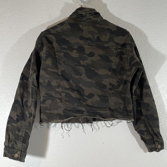 C&A Cropped Camo Raw Hem Jacket With Chest Pockets Size Medium - Picture 3 of 6
